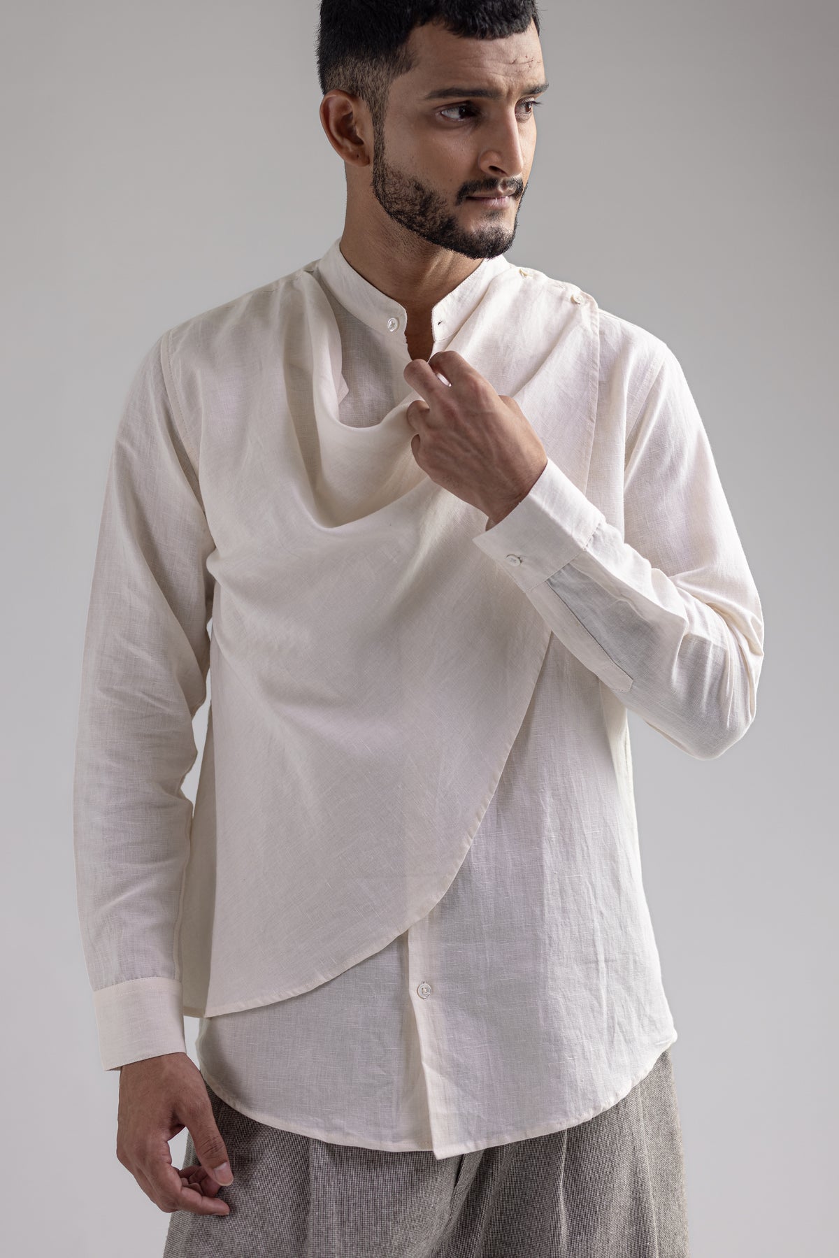 Cowl Shirt - Men - White - Cotton Linen, closeup 01