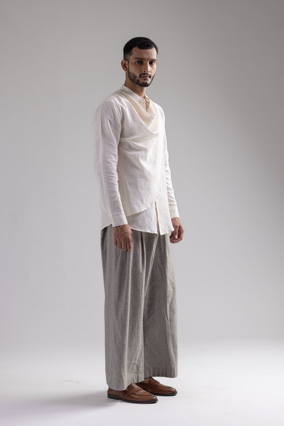 Cowl Shirt - Men - White - Cotton Linen, three quarter 01