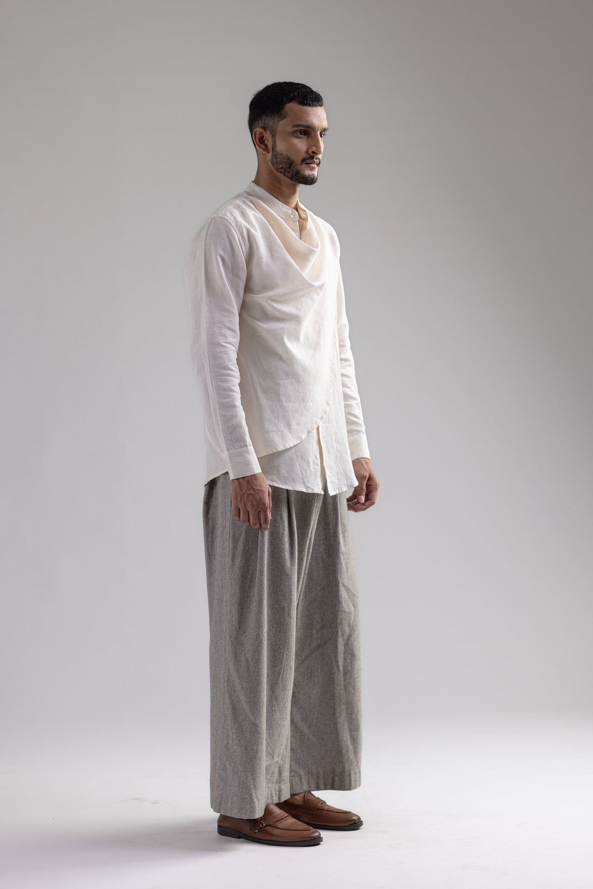 Cowl Shirt - Men - White - Cotton Linen, three quarter 02