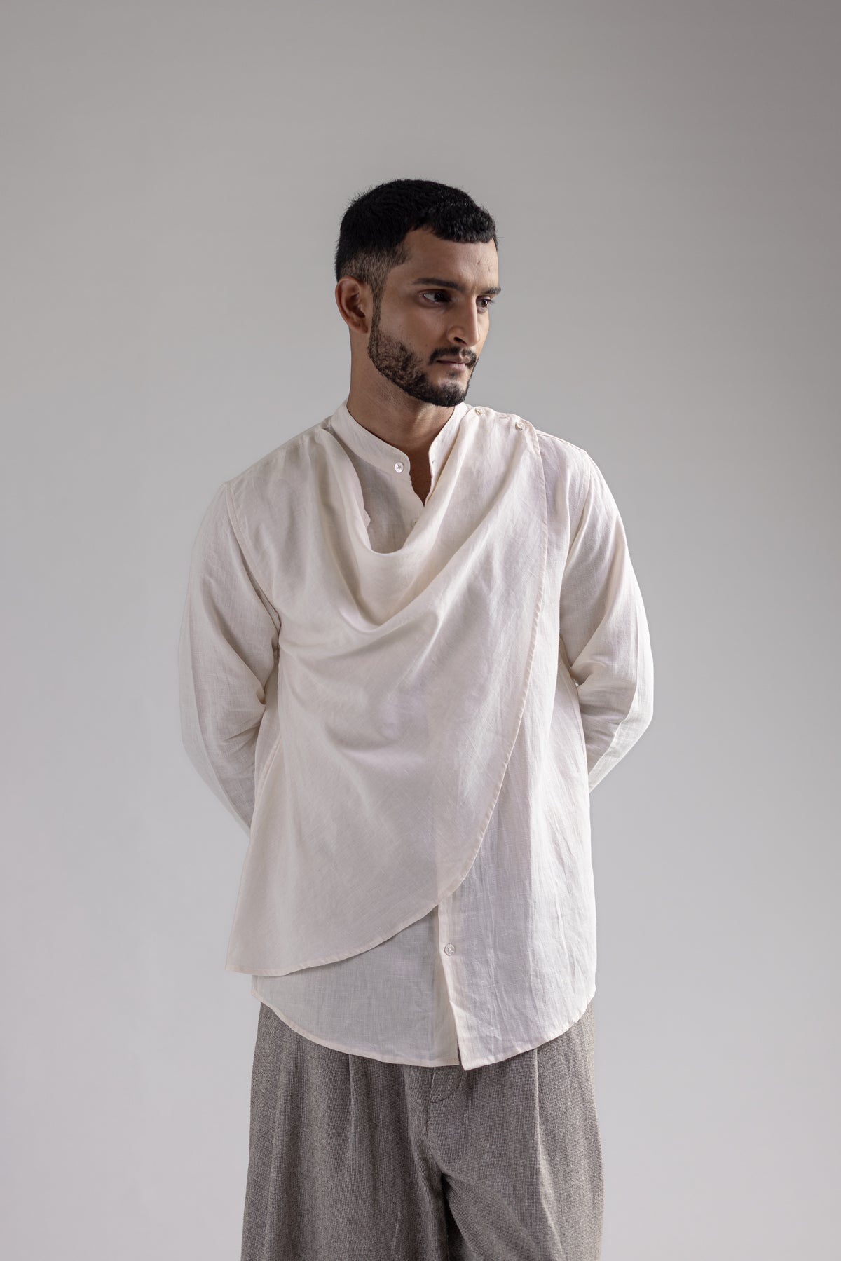 Cowl Shirt - Men - White - Cotton Linen, waist up 01