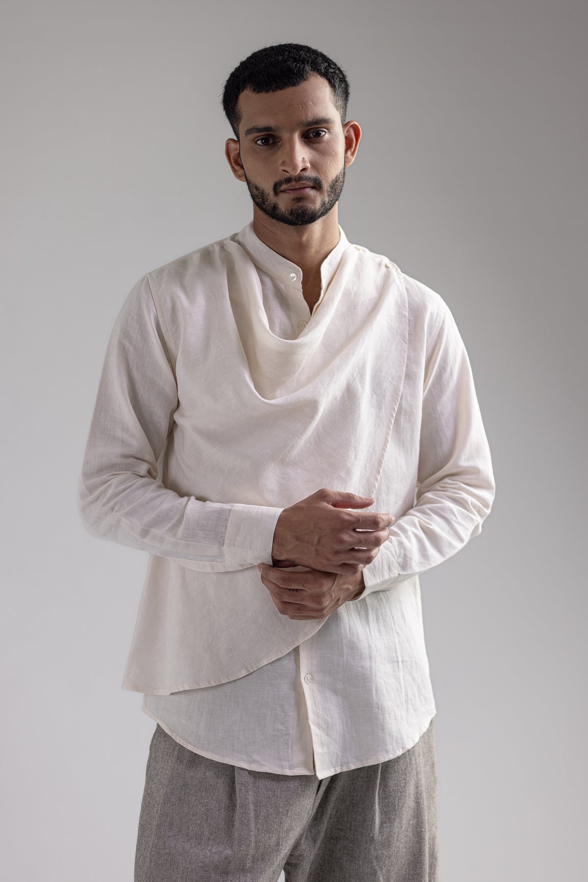 Cowl Shirt - Men - White - Cotton Linen, waist up 02