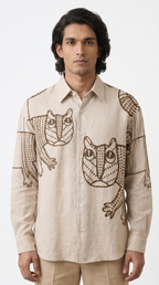 Gond Tiger Shirt Men close-up model view